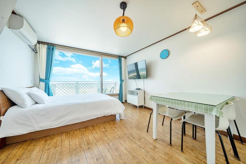 Yangyang Sunrise Pension Room photo